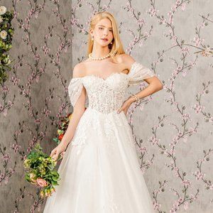 NEW SWEETHEART NECKLINE WEDDING GOWN EMBROIDERED WITH BEADS & SEQUINS GL3480